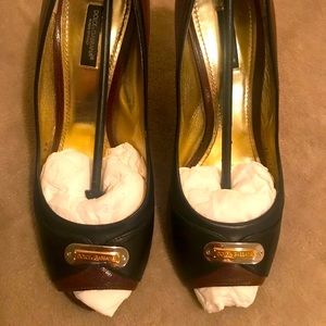 Dolce & Gabbana Tan/Black Open Toe Pump 39/ 9M